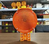 Фонарь сигнальный дорожный маяк солнечный мигалка Mantella ФС-4.1 СОЛО Лэд для  дорожных работ и ограждений